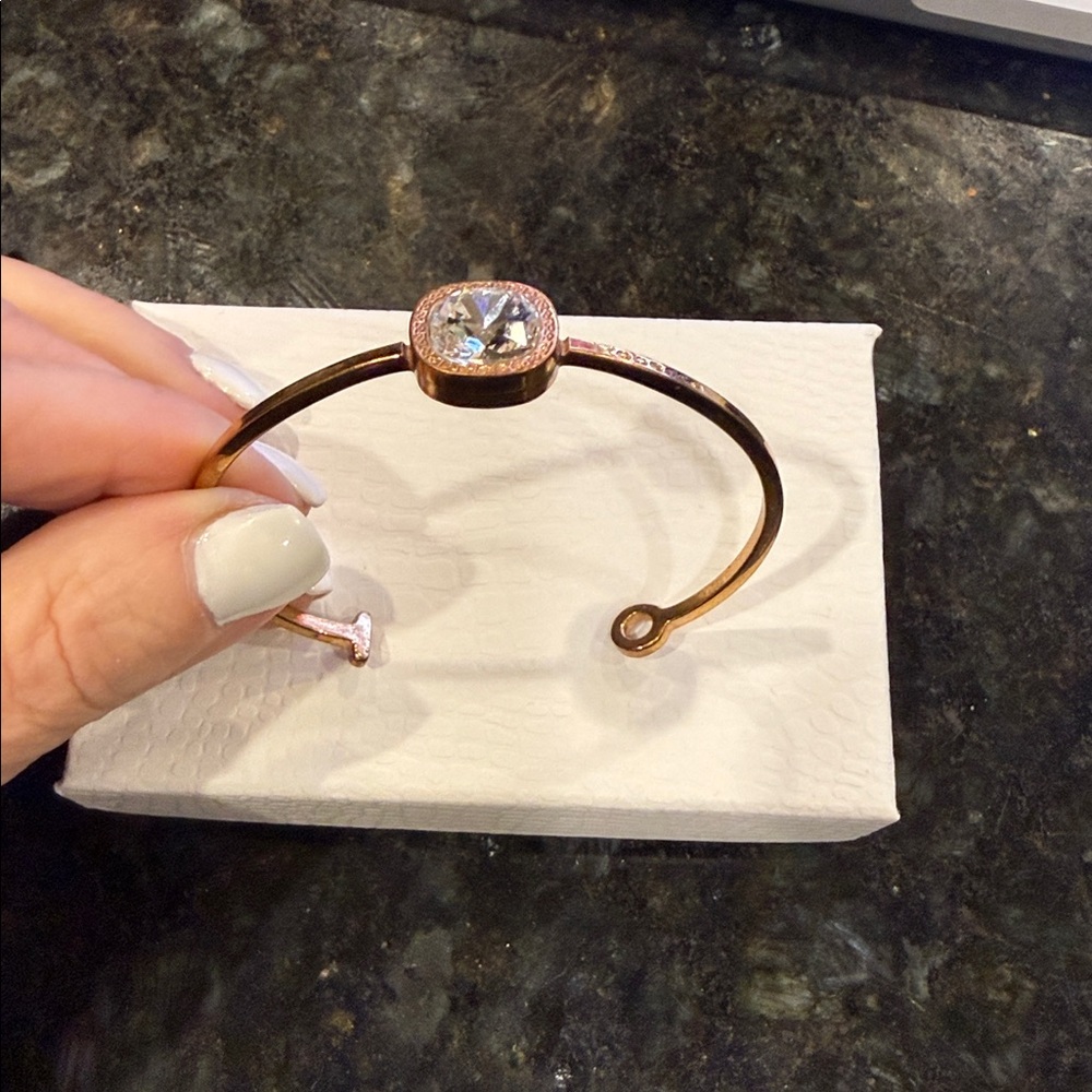 Rebecca bracelet. Swarovski crystal, rose gold tone. Made in Italy.